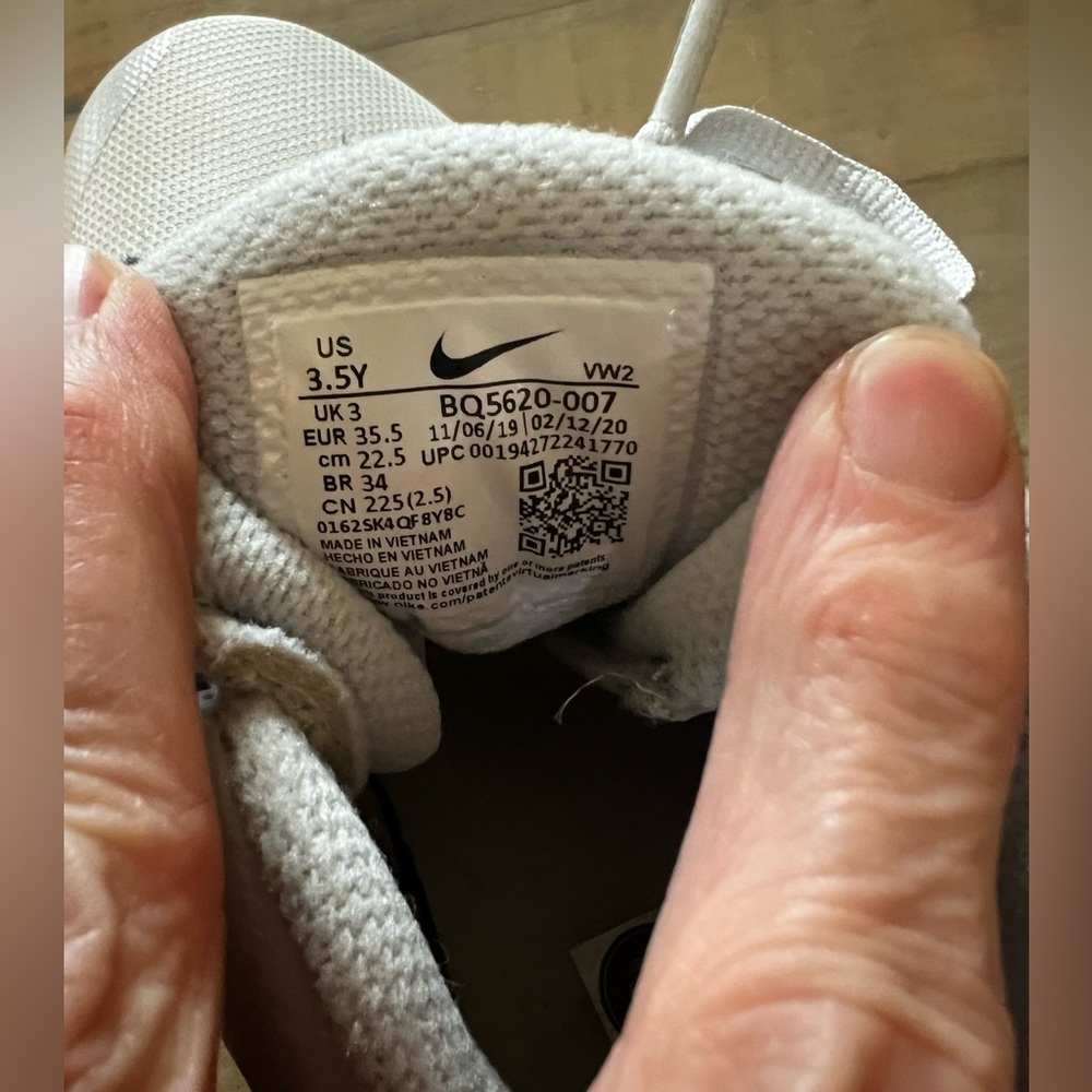 Nike Sneaker with Band - Picture 4 of 4